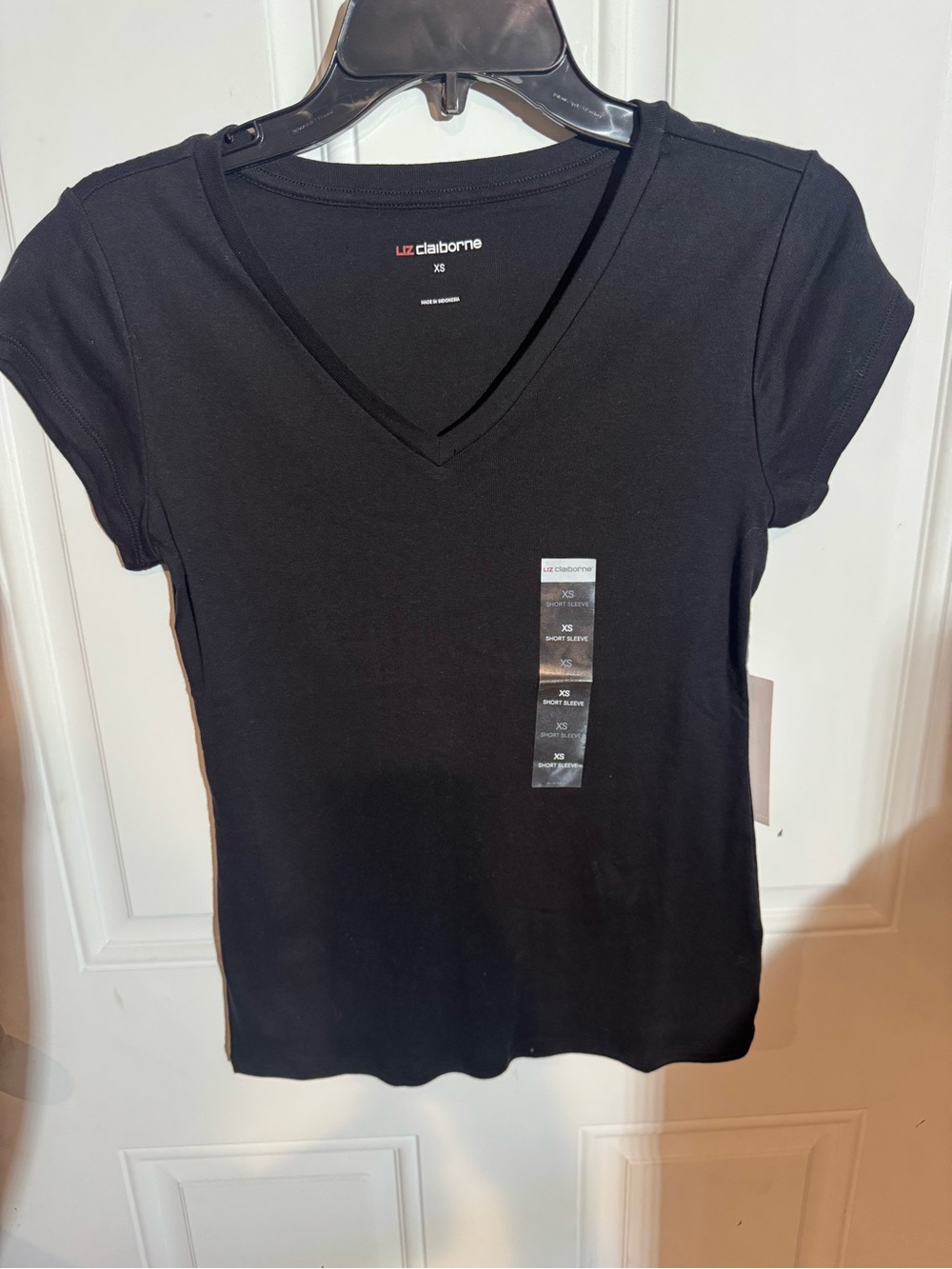 Liz Claiborne Black V-Neck Short Sleeve Tee